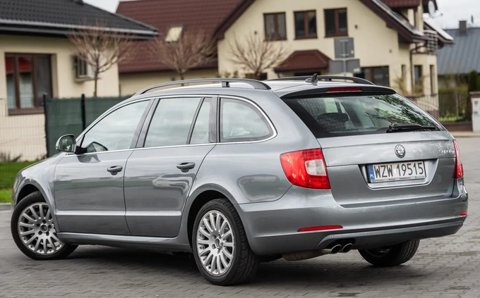 Skoda Superb cena 35900 przebieg: 198500, rok produkcji 2011 z Zwoleń małe 379